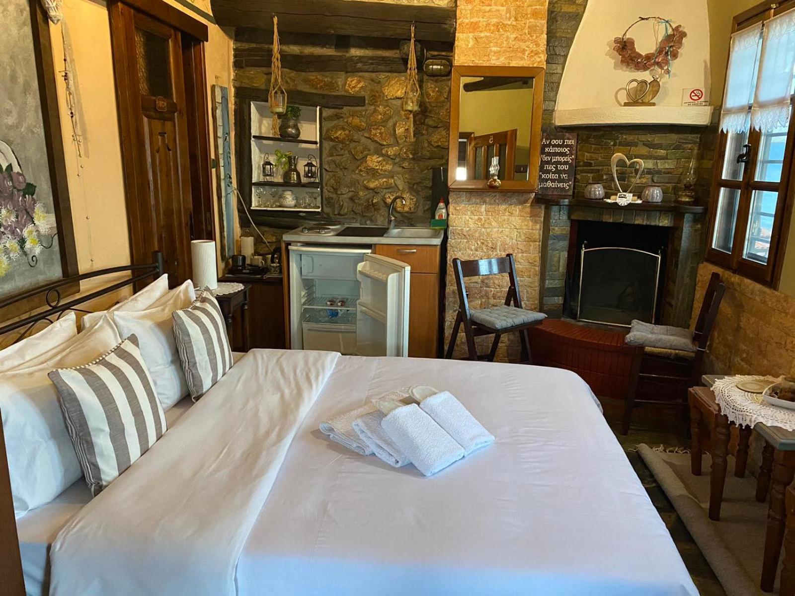 Traditional Guesthouse Erato Palaios Panteleimonas Exterior photo
